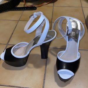 MICHAEL KORS BLACK AND WHITE HEELS
